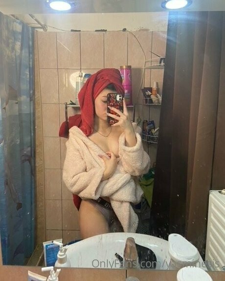 YasMineSis ヌードのポルノスター 写真