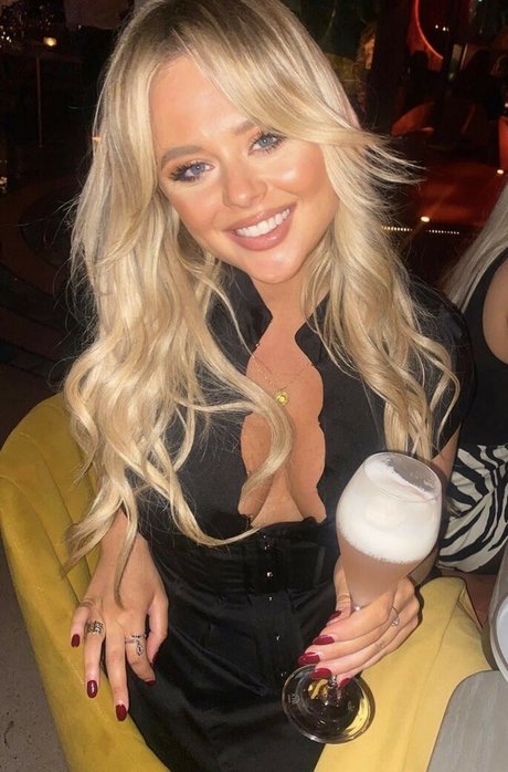 Emily Atack ポルノスター ヌード 写真