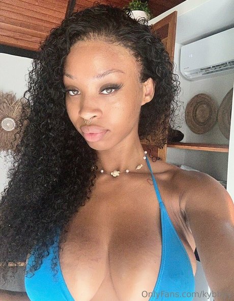 kybbyy ポルノスター セクシー 写真