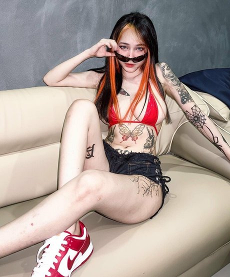 q namii セクシーなポルノスター 画像