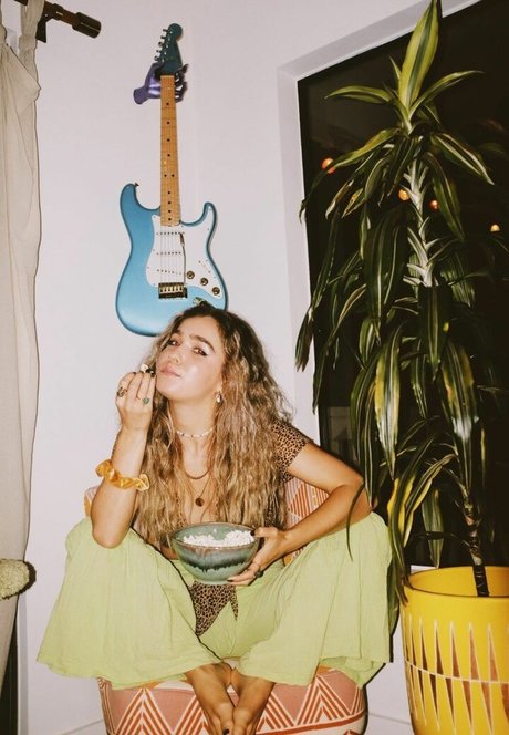 Haley Lu Richardson アートスター 写真