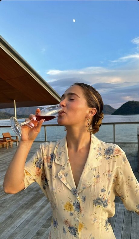Haley Lu Richardson ポルノスター ベスト 写真