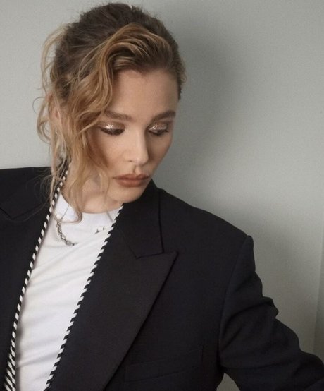 Chloe Grace Moretz ポルノモデル 画像