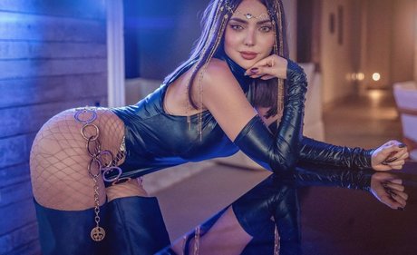 Nyvi Estephan 高品質のスター 画像