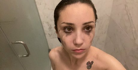 Lexi Poll ASMR セックスモデル 写真