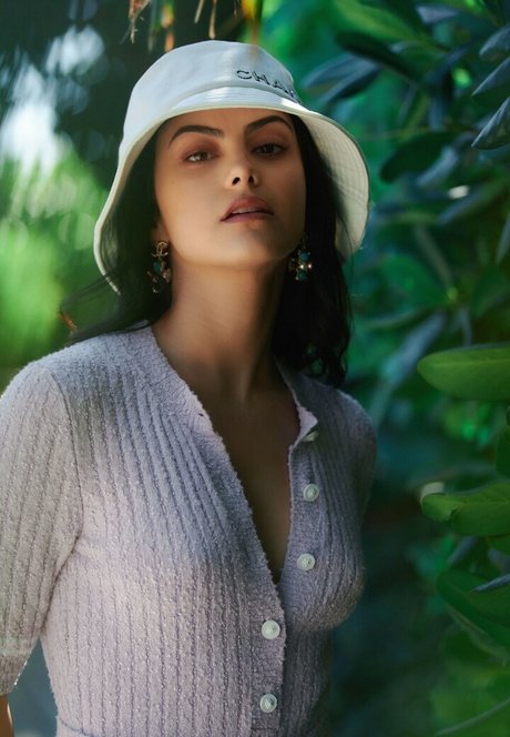 Camila Mendes 高品質女優 写真