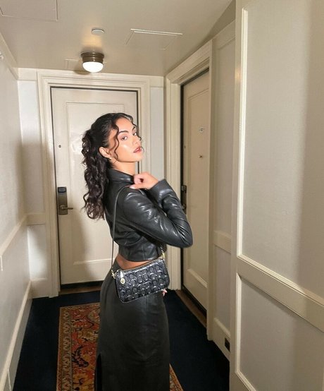 Camila Mendes セクシーなスター 画像