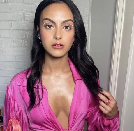 Camila Mendes ポルノスター トップ ギャラリー