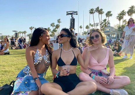 Camila Mendes ポルノスター 画像