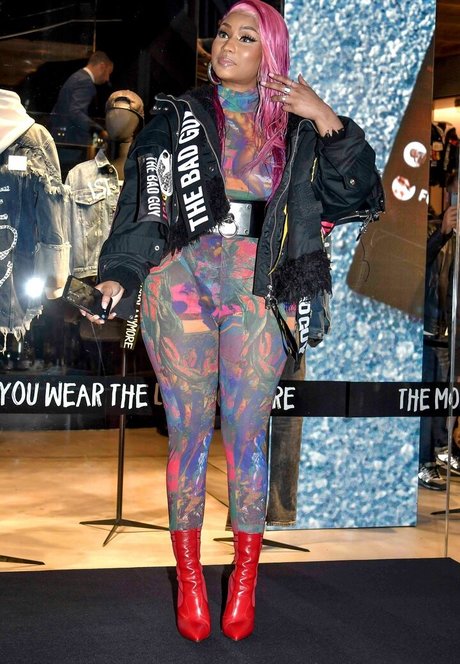 Nicki Minaj top profile image