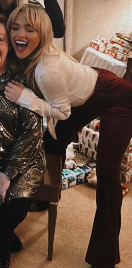 Natalie Alyn Lind トップスター 画像