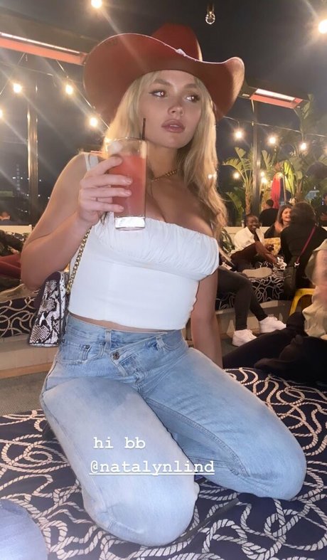 Natalie Alyn Lind 裸モデル アーカイブ