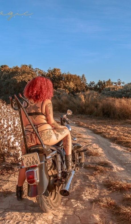 Varias Em Um エロティック女優 写真