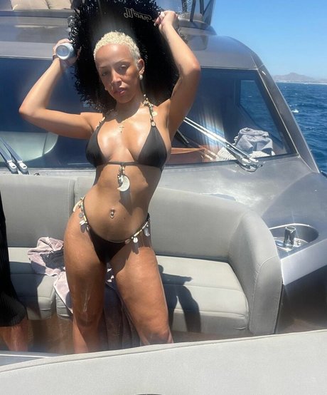 Doja Cat 裸の女優 画像