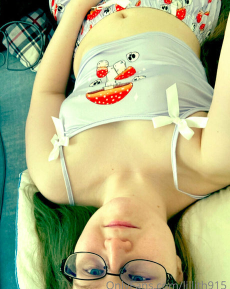 lillith915 top profile image
