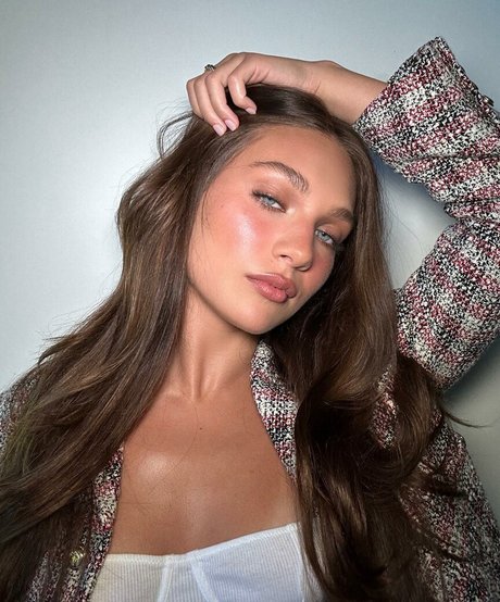 ショートヘアのティーンズOnlyFans ホット裸 写真
