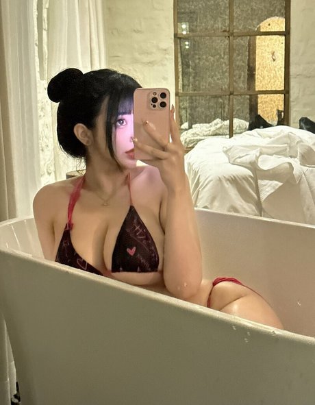 Suakirin Suaki セクシーなスター ギャラリー