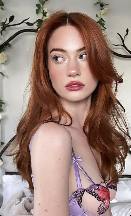 Kennedy Walsh 裸のスター 画像
