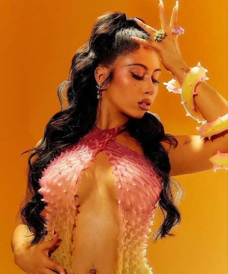 Kali Uchis 素敵なモデル 写真