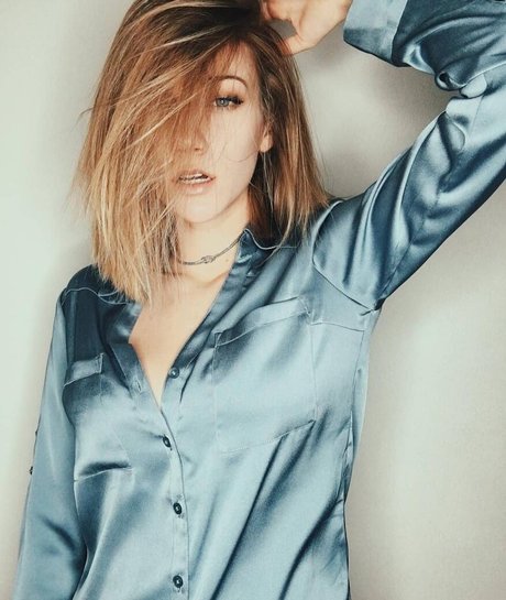 Kruzader ポルノスター エロティック 写真
