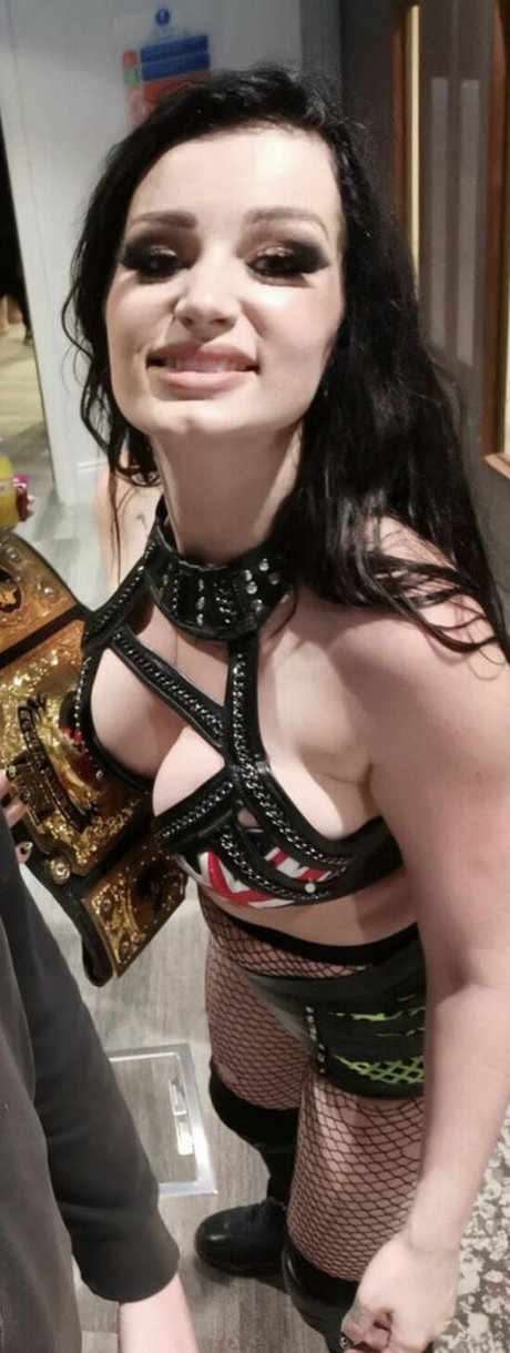 Saraya Bevis トップスター 写真