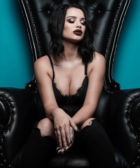 Saraya Bevis ポルノスター 写真