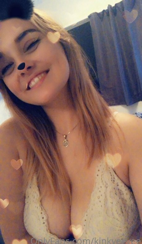 kinkyeevee ポルノスター 裸 写真