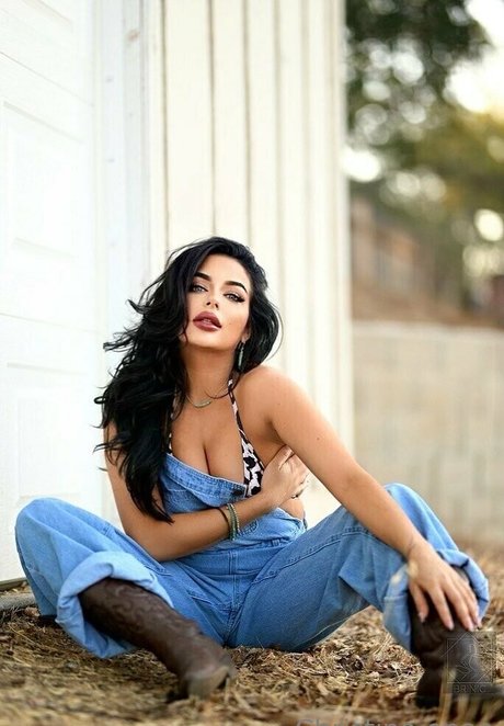 christinaenaa 独占スター 写真