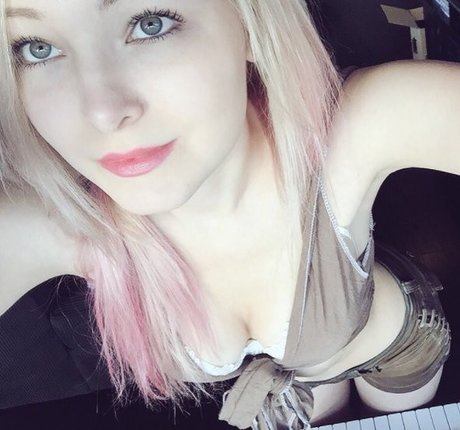 Nyxii 美しいモデル ギャラリー