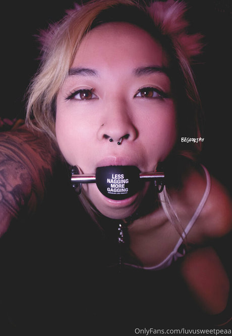 mochii xo エロティック女優 写真