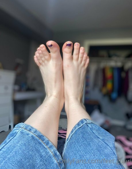 feet guurl スター ヌード 画像