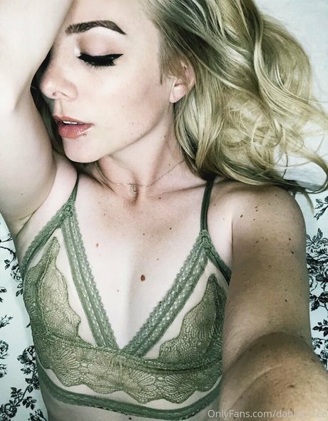 dahlia free かわいいポルノスター 写真