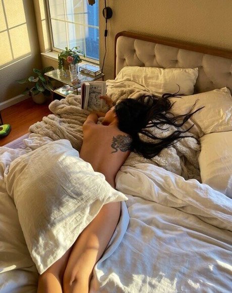 Roseunhinged 裸のスター 写真