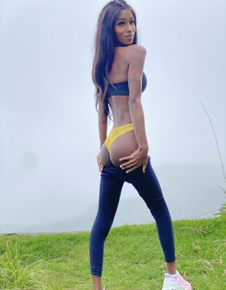victoriacarolino トップモデル 写真