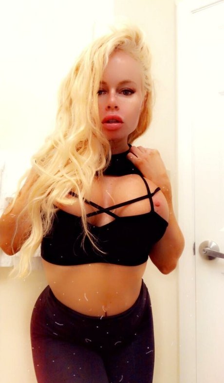 nikkidelano ポルノ女優 写真