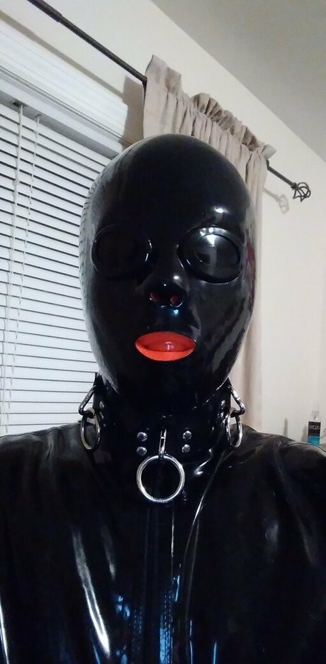 sir latexman 裸のモデル 写真