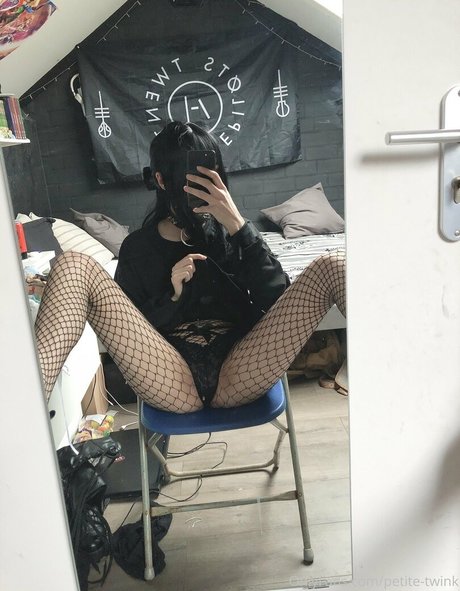 petite twink トップモデル 写真