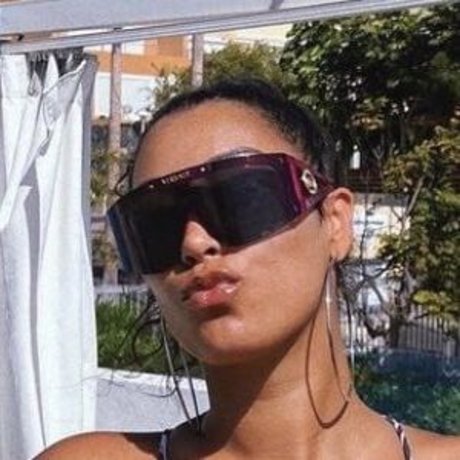 Snoochie Shy 高品質モデル 写真