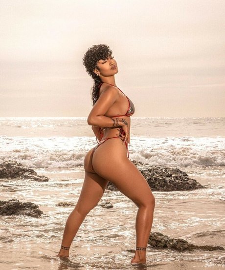 Shenseea アダルトモデル 画像