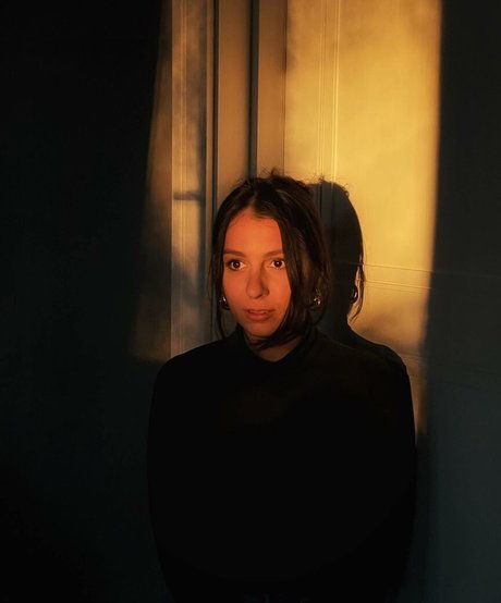 Gulia ポルノスター ヌード 写真