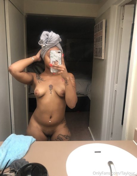 Tay1our 最高の女優 写真