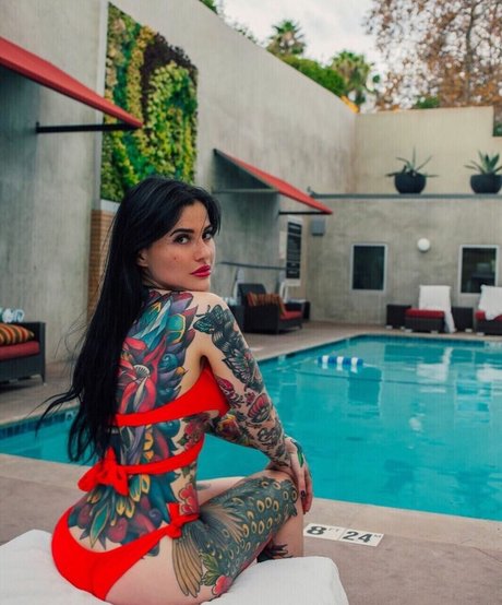 Aurore Pariente セクシーなポルノスター 写真