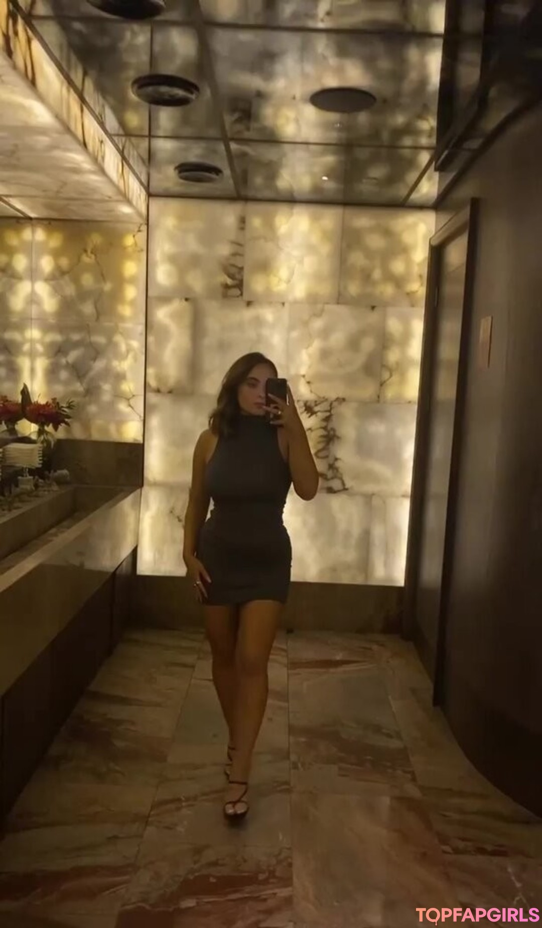 Laura Svensson スター 裸 ギャラリー