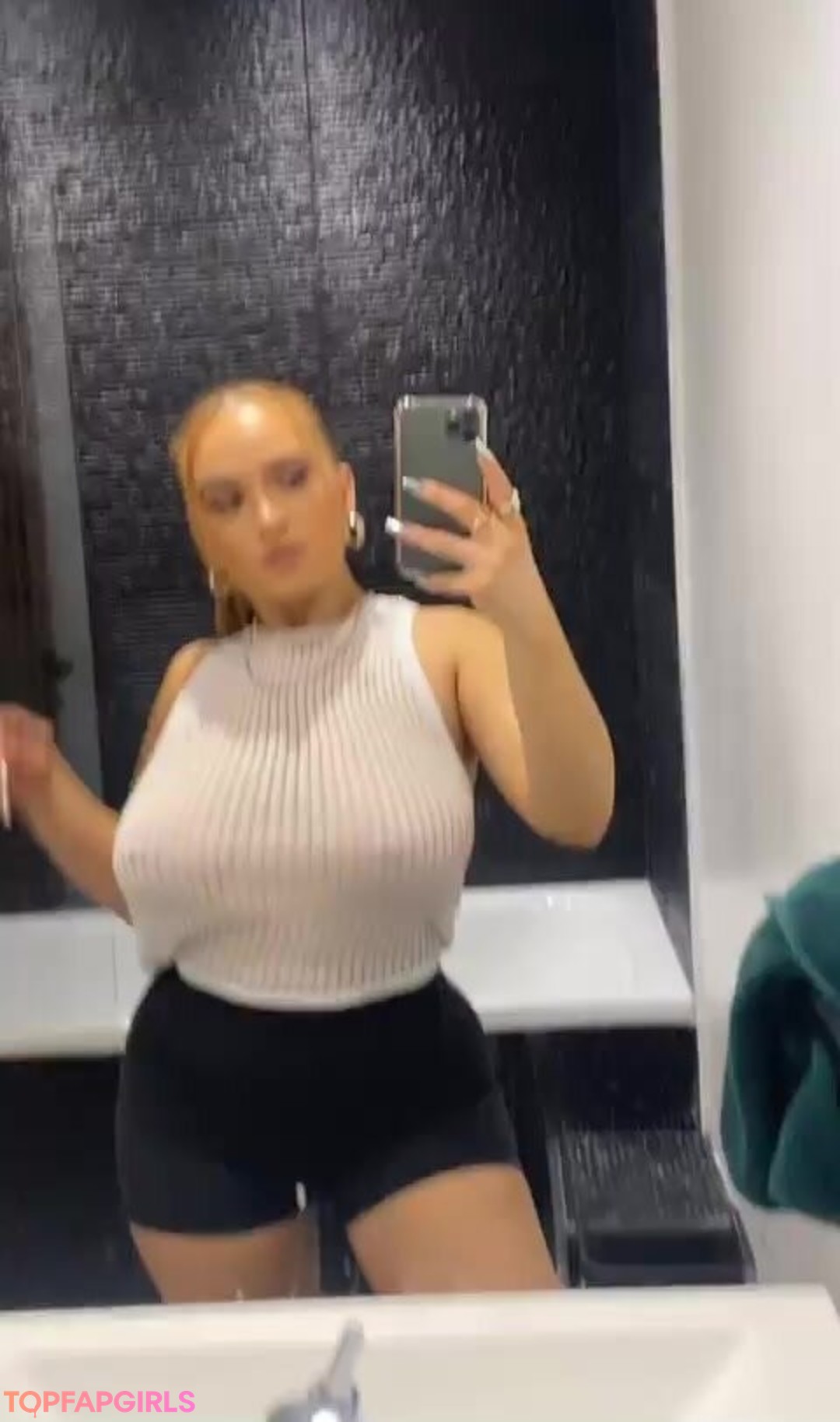 Laura Svensson 無料女優 写真