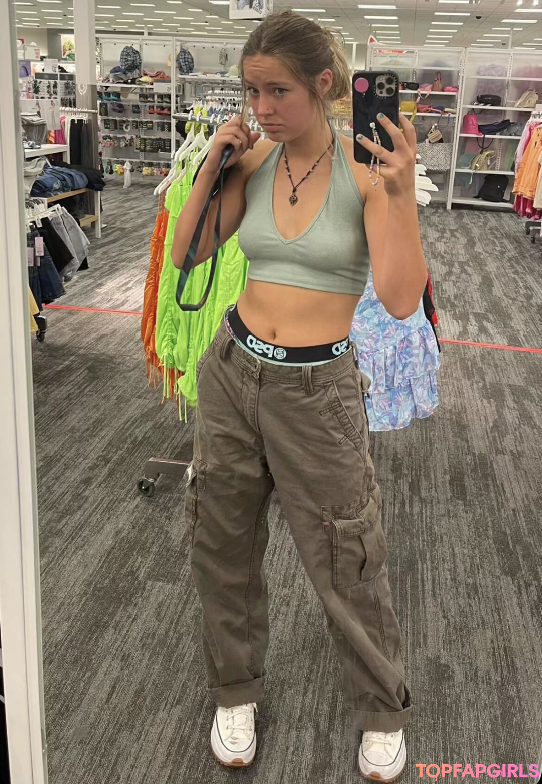 筋肉質な女性 オンリーファンズ アートポルノ 写真