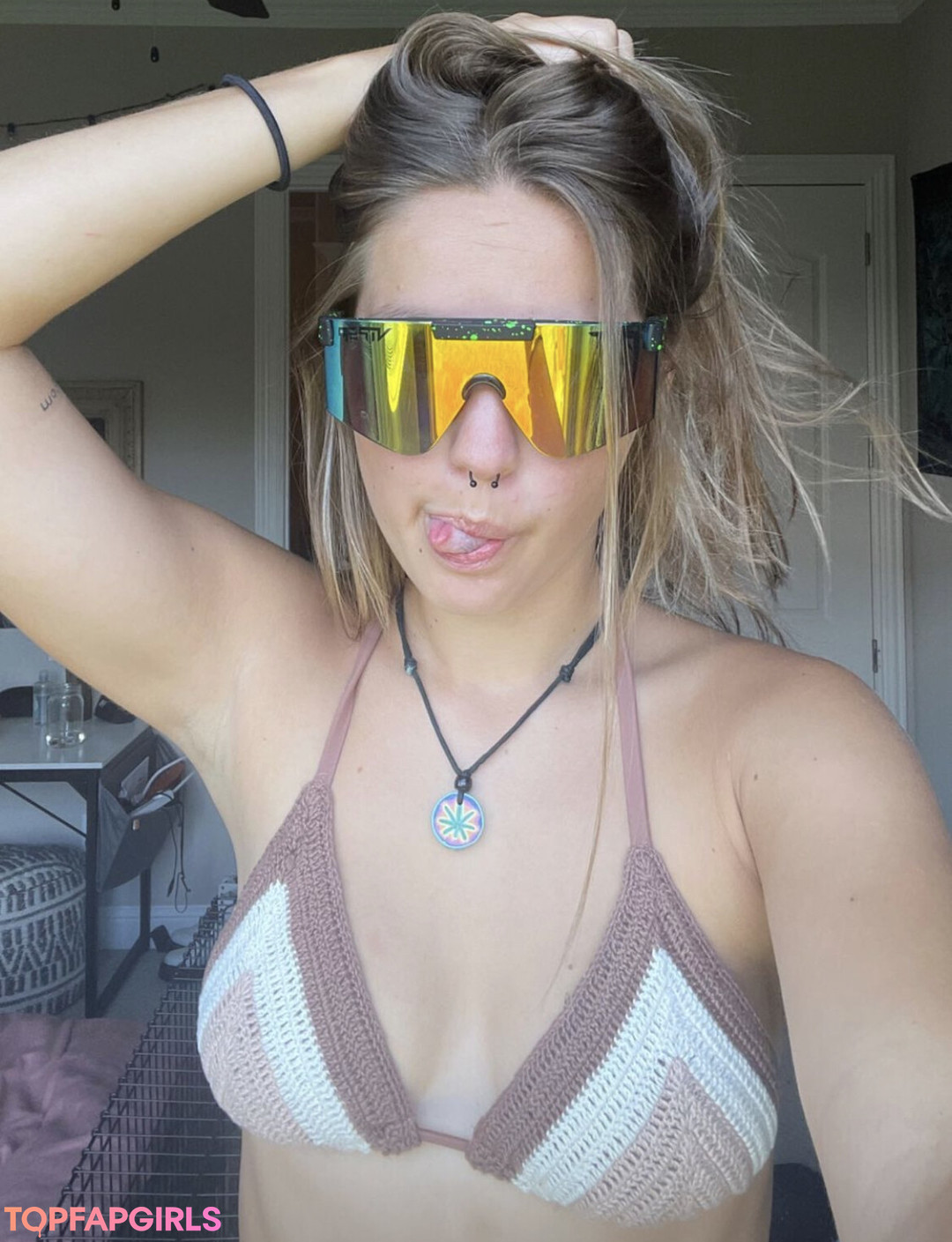 Peyton Coffee かわいいモデル 写真