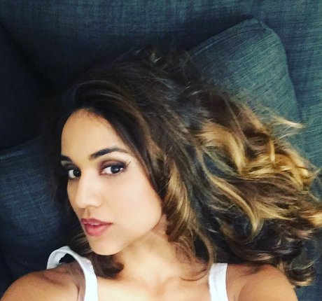 Summer Bishil セックスモデル アーカイブ