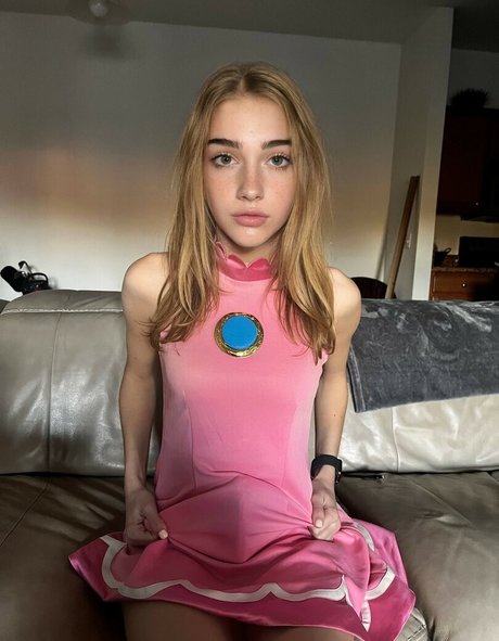 Phoebe Owns U 独占モデル 画像