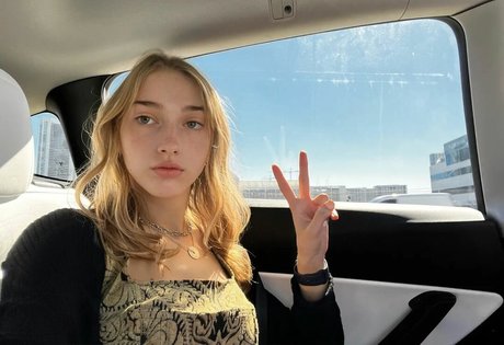 Phoebe Owns U ポルノスター ホット 写真