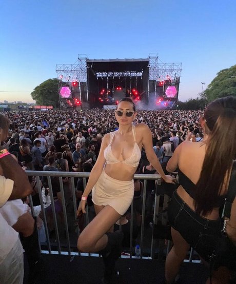 トリミングされたOnlyFans トップ 写真